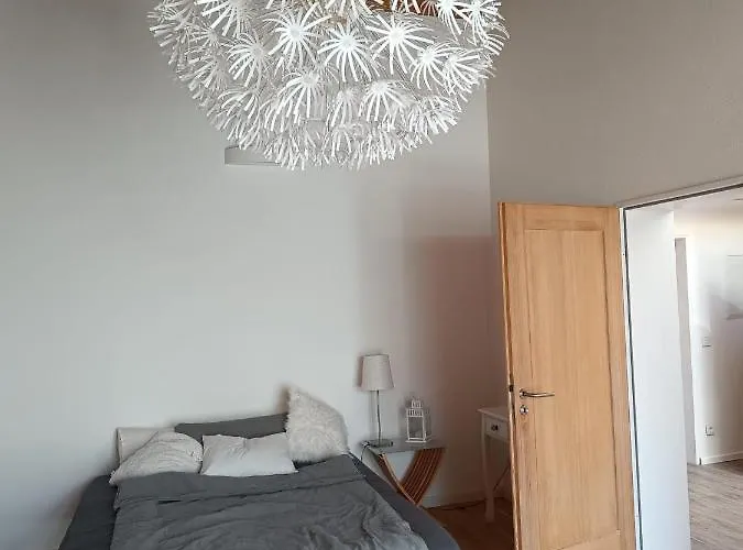 Unterm Dach Mit Kleinem Seeblick شقة