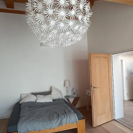 Unterm Dach Mit Kleinem Seeblick Apartmán